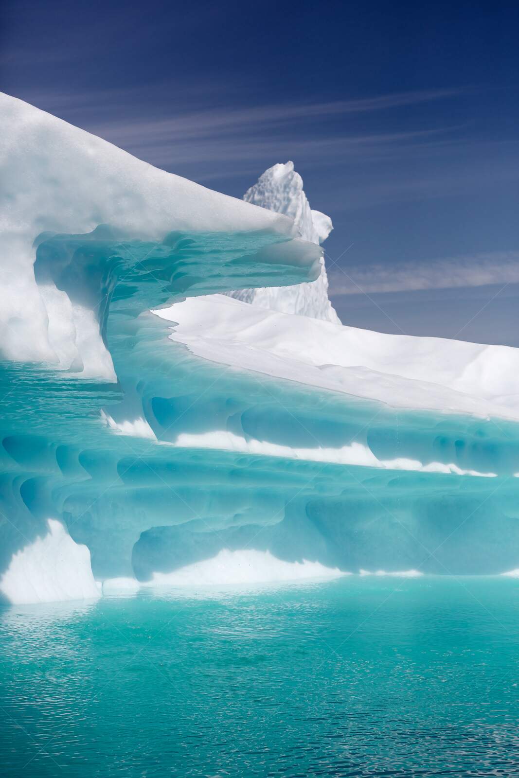 Qooroq Icefjord, Blue and white iceberg with clear water